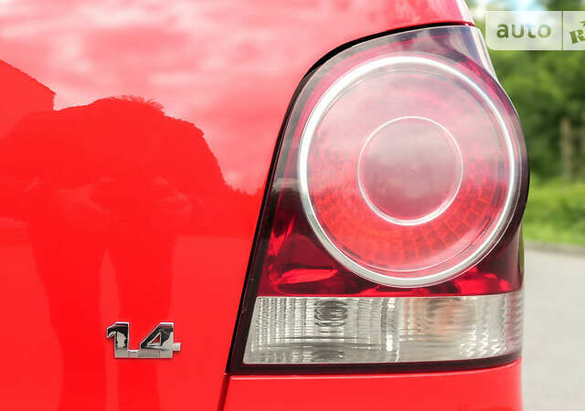 Червоний Фольксваген Поло, об'ємом двигуна 1.4 л та пробігом 176 тис. км за 5900 $, фото 9 на Automoto.ua