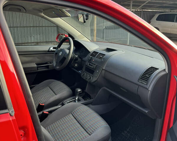 Красный Фольксваген Поло, объемом двигателя 1.4 л и пробегом 105 тыс. км за 6400 $, фото 8 на Automoto.ua