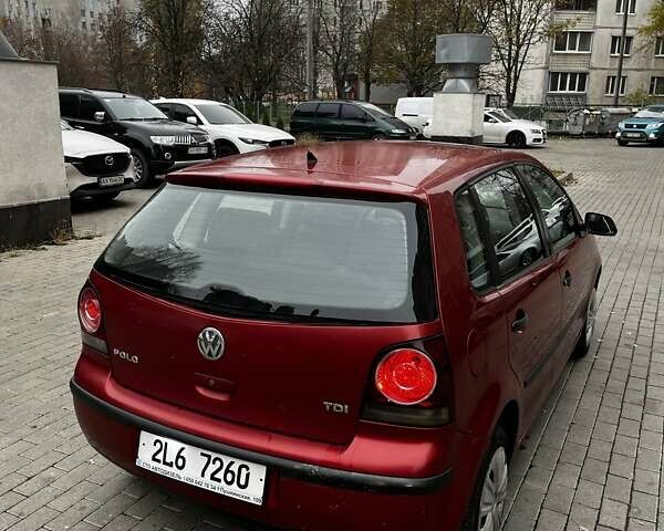 Червоний Фольксваген Поло, об'ємом двигуна 1.4 л та пробігом 195 тис. км за 2600 $, фото 1 на Automoto.ua