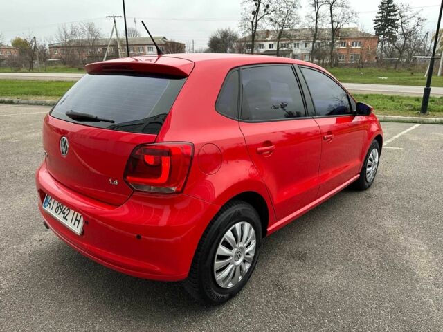 Красный Фольксваген Поло, объемом двигателя 1.4 л и пробегом 158 тыс. км за 6950 $, фото 3 на Automoto.ua