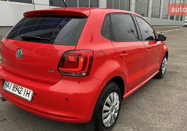 Красный Фольксваген Поло, объемом двигателя 1.39 л и пробегом 158 тыс. км за 6950 $, фото 5 на Automoto.ua