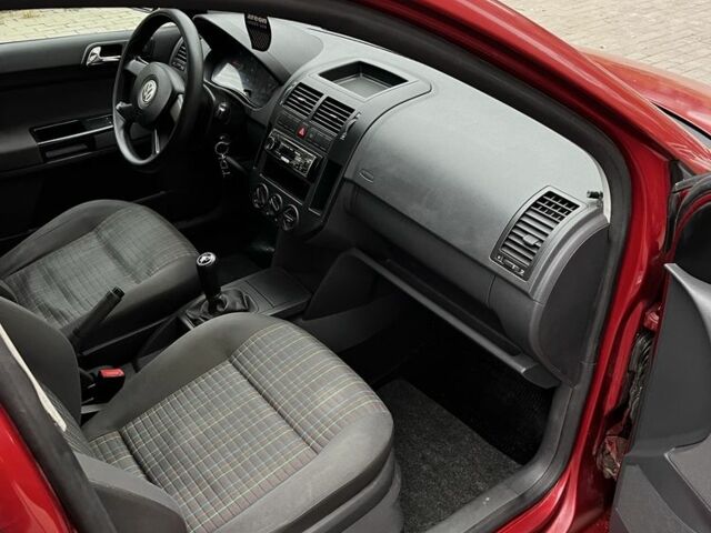 Червоний Фольксваген Поло, об'ємом двигуна 1.4 л та пробігом 193 тис. км за 2500 $, фото 7 на Automoto.ua