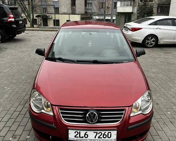 Червоний Фольксваген Поло, об'ємом двигуна 1.4 л та пробігом 195 тис. км за 2600 $, фото 4 на Automoto.ua