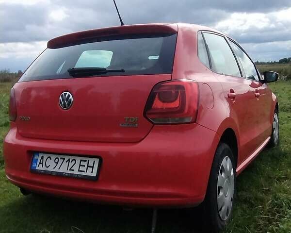 Красный Фольксваген Поло, объемом двигателя 1.6 л и пробегом 253 тыс. км за 6500 $, фото 2 на Automoto.ua