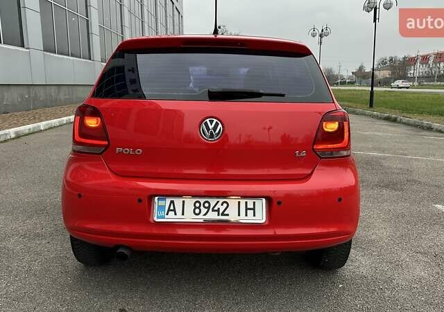 Красный Фольксваген Поло, объемом двигателя 1.39 л и пробегом 158 тыс. км за 6950 $, фото 6 на Automoto.ua