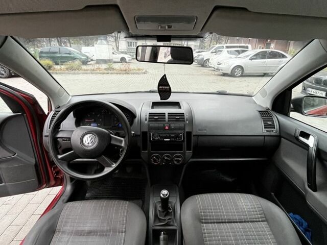 Червоний Фольксваген Поло, об'ємом двигуна 1.4 л та пробігом 193 тис. км за 2500 $, фото 6 на Automoto.ua