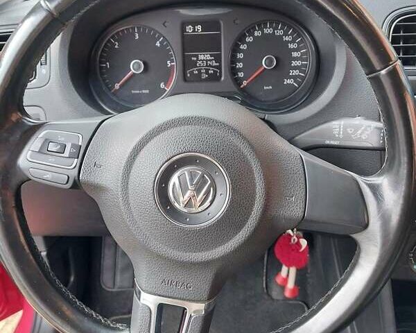 Красный Фольксваген Поло, объемом двигателя 1.6 л и пробегом 253 тыс. км за 6500 $, фото 13 на Automoto.ua