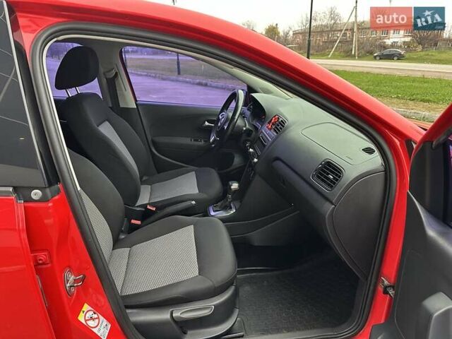Красный Фольксваген Поло, объемом двигателя 1.39 л и пробегом 158 тыс. км за 6950 $, фото 12 на Automoto.ua