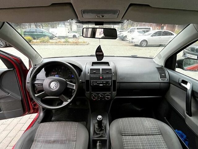 Червоний Фольксваген Поло, об'ємом двигуна 1.4 л та пробігом 193 тис. км за 2500 $, фото 5 на Automoto.ua