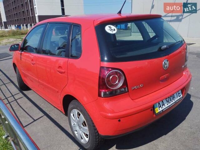 Красный Фольксваген Поло, объемом двигателя 1.39 л и пробегом 177 тыс. км за 6600 $, фото 1 на Automoto.ua