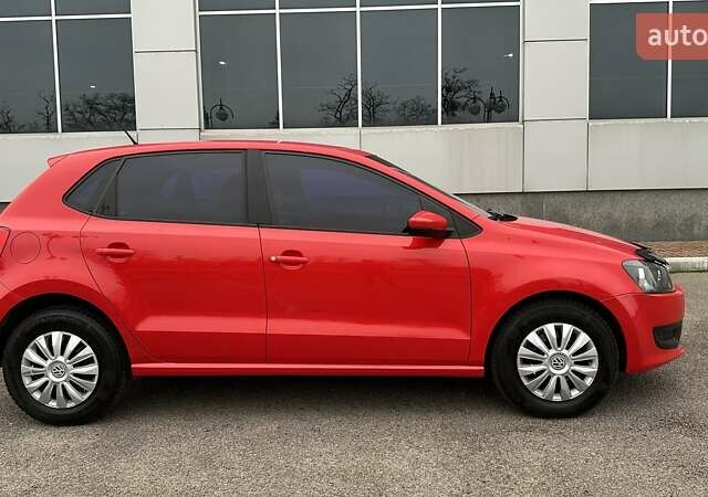 Красный Фольксваген Поло, объемом двигателя 1.39 л и пробегом 158 тыс. км за 6950 $, фото 4 на Automoto.ua