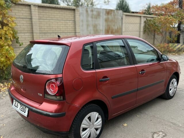 Красный Фольксваген Поло, объемом двигателя 0 л и пробегом 198 тыс. км за 2350 $, фото 3 на Automoto.ua