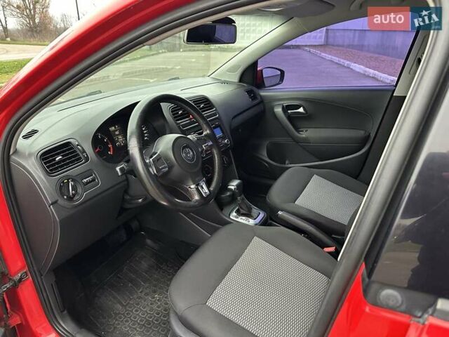 Красный Фольксваген Поло, объемом двигателя 1.39 л и пробегом 158 тыс. км за 6950 $, фото 9 на Automoto.ua