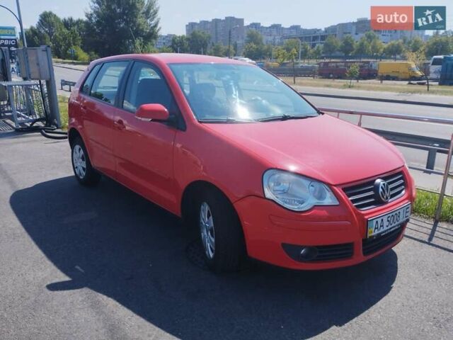 Красный Фольксваген Поло, объемом двигателя 1.39 л и пробегом 177 тыс. км за 6600 $, фото 3 на Automoto.ua