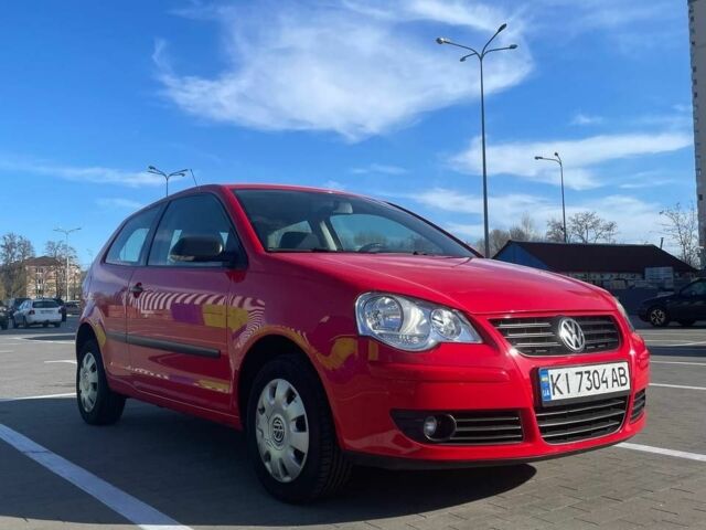 Красный Фольксваген Поло, объемом двигателя 1.2 л и пробегом 168 тыс. км за 4500 $, фото 5 на Automoto.ua