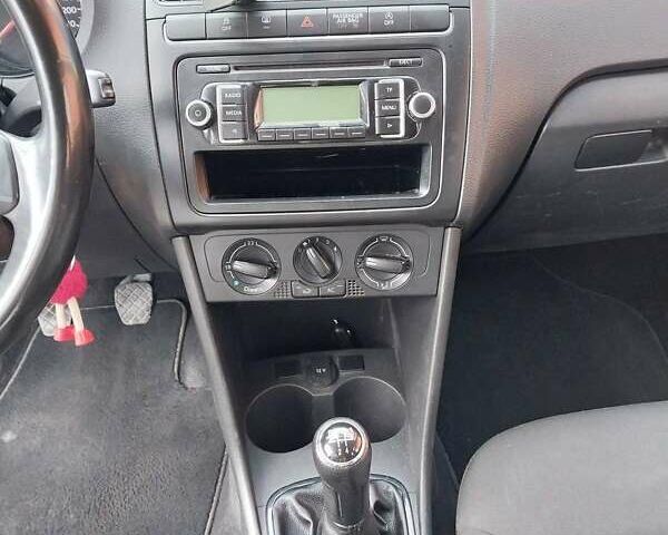 Красный Фольксваген Поло, объемом двигателя 1.6 л и пробегом 253 тыс. км за 6500 $, фото 12 на Automoto.ua