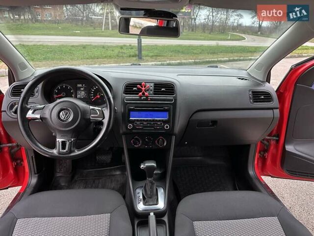 Красный Фольксваген Поло, объемом двигателя 1.39 л и пробегом 158 тыс. км за 6900 $, фото 7 на Automoto.ua
