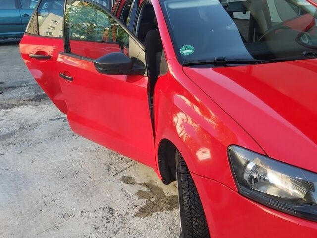 Красный Фольксваген Поло, объемом двигателя 1.2 л и пробегом 150 тыс. км за 5200 $, фото 1 на Automoto.ua