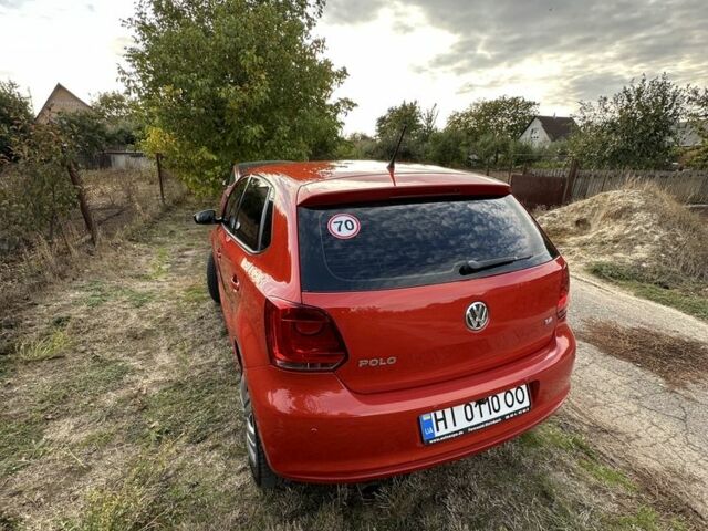 Красный Фольксваген Поло, объемом двигателя 1.4 л и пробегом 142 тыс. км за 10000 $, фото 3 на Automoto.ua