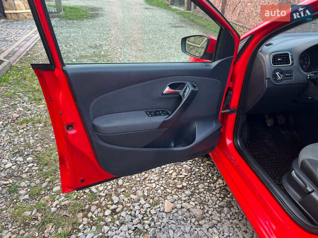 Красный Фольксваген Поло, объемом двигателя 1.2 л и пробегом 199 тыс. км за 5250 $, фото 30 на Automoto.ua