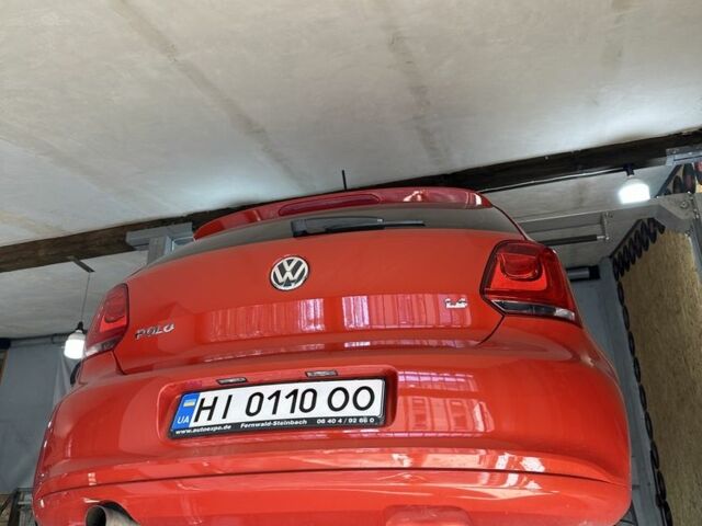 Красный Фольксваген Поло, объемом двигателя 1.4 л и пробегом 142 тыс. км за 10000 $, фото 2 на Automoto.ua