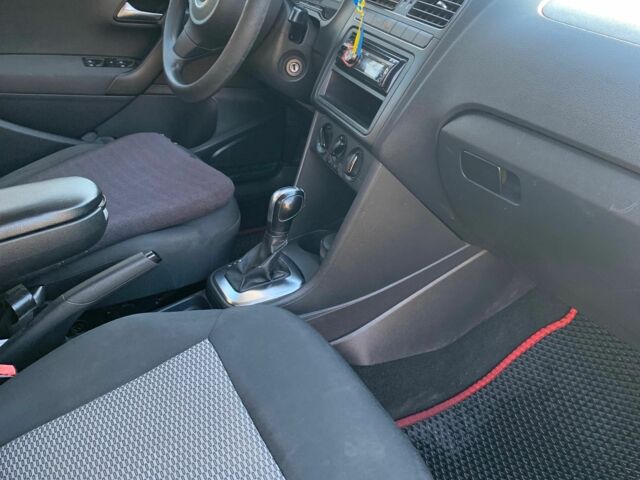 Красный Фольксваген Поло, объемом двигателя 1.4 л и пробегом 167 тыс. км за 6700 $, фото 4 на Automoto.ua