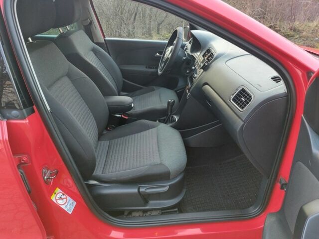 Червоний Фольксваген Поло, об'ємом двигуна 1.2 л та пробігом 200 тис. км за 5550 $, фото 17 на Automoto.ua