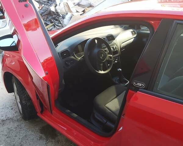 Красный Фольксваген Поло, объемом двигателя 1.2 л и пробегом 150 тыс. км за 6100 $, фото 6 на Automoto.ua