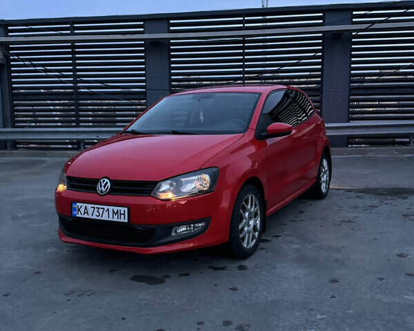 Червоний Фольксваген Поло, об'ємом двигуна 1.39 л та пробігом 112 тис. км за 6899 $, фото 4 на Automoto.ua