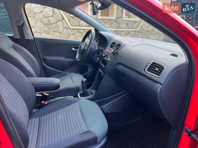 Красный Фольксваген Поло, объемом двигателя 1.2 л и пробегом 199 тыс. км за 5250 $, фото 15 на Automoto.ua