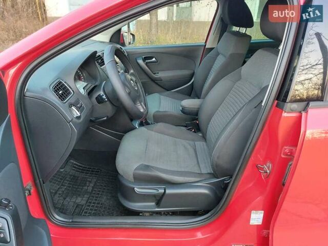 Червоний Фольксваген Поло, об'ємом двигуна 1.2 л та пробігом 200 тис. км за 5550 $, фото 63 на Automoto.ua