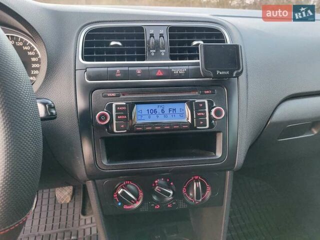 Червоний Фольксваген Поло, об'ємом двигуна 1.2 л та пробігом 200 тис. км за 5550 $, фото 59 на Automoto.ua