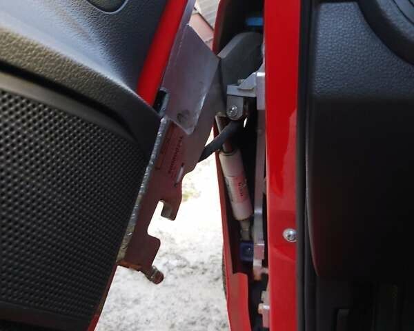 Красный Фольксваген Поло, объемом двигателя 1.2 л и пробегом 150 тыс. км за 6100 $, фото 2 на Automoto.ua