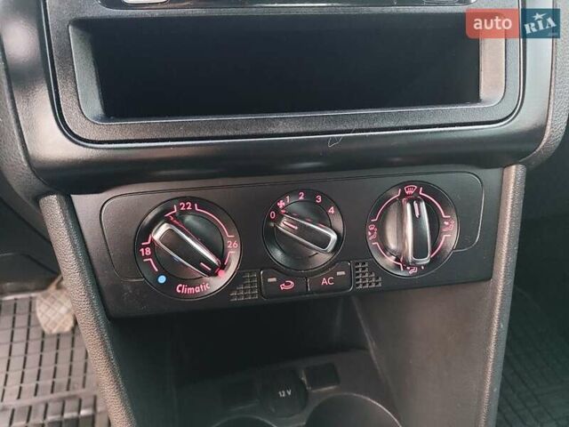 Червоний Фольксваген Поло, об'ємом двигуна 1.2 л та пробігом 200 тис. км за 5550 $, фото 58 на Automoto.ua