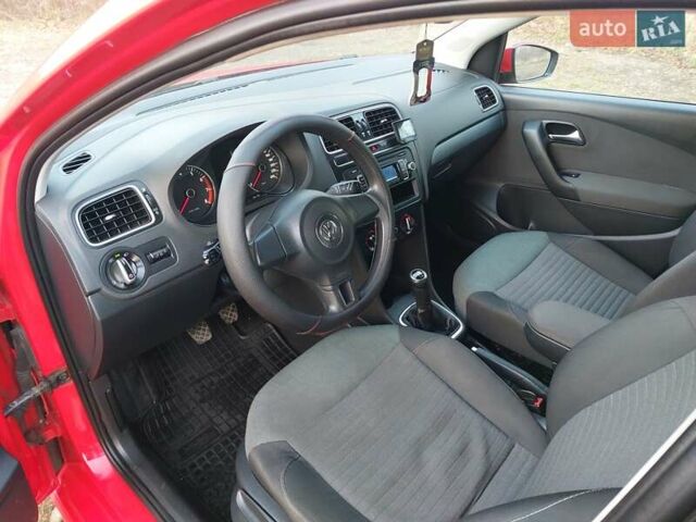 Червоний Фольксваген Поло, об'ємом двигуна 1.2 л та пробігом 200 тис. км за 5550 $, фото 66 на Automoto.ua