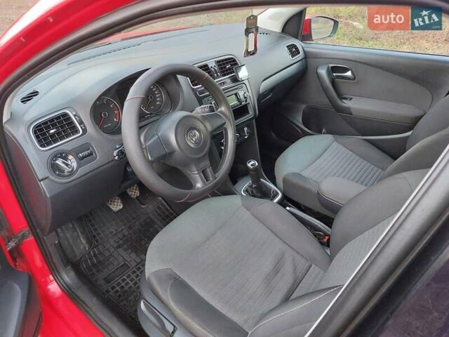 Червоний Фольксваген Поло, об'ємом двигуна 1.2 л та пробігом 200 тис. км за 5550 $, фото 20 на Automoto.ua