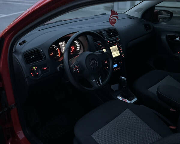 Червоний Фольксваген Поло, об'ємом двигуна 1.39 л та пробігом 112 тис. км за 6899 $, фото 13 на Automoto.ua