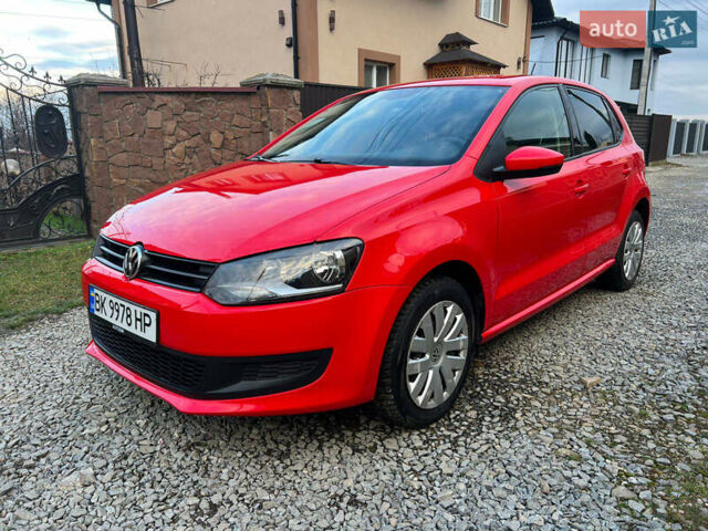 Красный Фольксваген Поло, объемом двигателя 1.2 л и пробегом 199 тыс. км за 5250 $, фото 1 на Automoto.ua