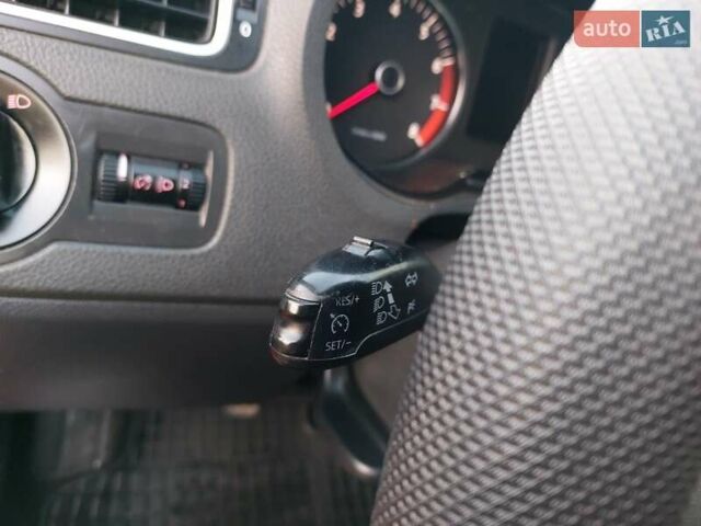 Червоний Фольксваген Поло, об'ємом двигуна 1.2 л та пробігом 200 тис. км за 5550 $, фото 61 на Automoto.ua