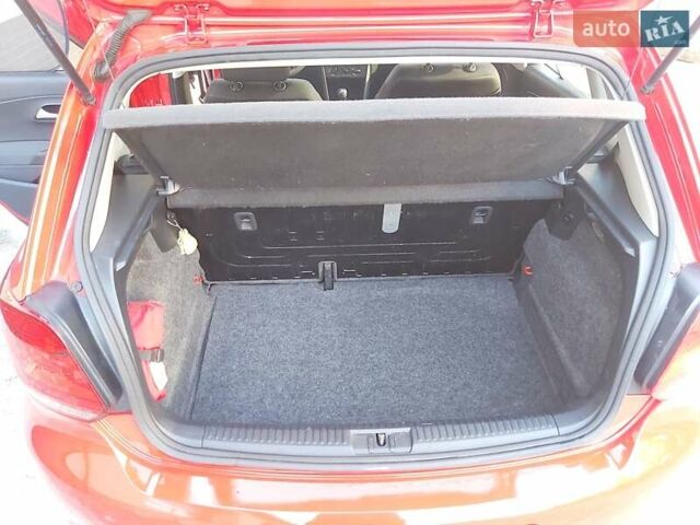 Красный Фольксваген Поло, объемом двигателя 1.2 л и пробегом 150 тыс. км за 6100 $, фото 4 на Automoto.ua