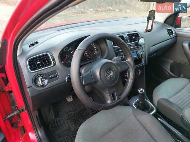 Червоний Фольксваген Поло, об'ємом двигуна 1.2 л та пробігом 200 тис. км за 5550 $, фото 62 на Automoto.ua