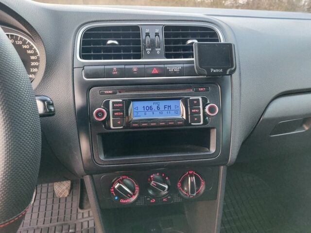 Червоний Фольксваген Поло, об'ємом двигуна 1.2 л та пробігом 200 тис. км за 5550 $, фото 21 на Automoto.ua