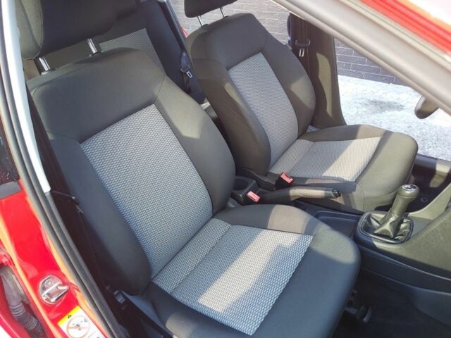 Красный Фольксваген Поло, объемом двигателя 1.2 л и пробегом 150 тыс. км за 5200 $, фото 4 на Automoto.ua