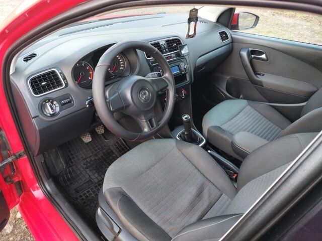 Червоний Фольксваген Поло, об'ємом двигуна 1.2 л та пробігом 200 тис. км за 5550 $, фото 20 на Automoto.ua