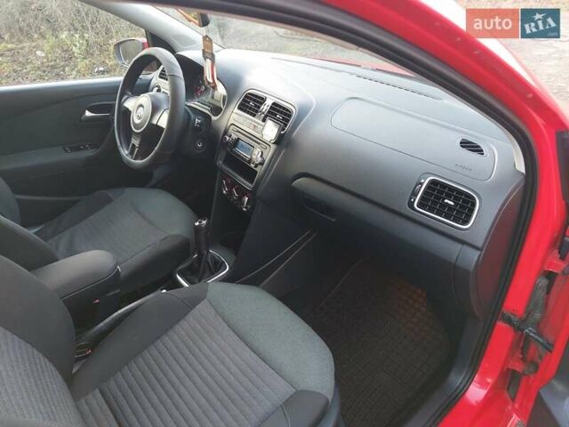 Червоний Фольксваген Поло, об'ємом двигуна 1.2 л та пробігом 200 тис. км за 5550 $, фото 46 на Automoto.ua