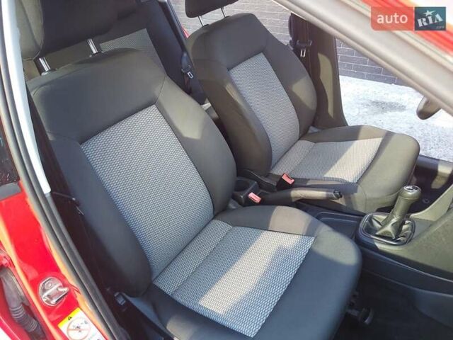 Красный Фольксваген Поло, объемом двигателя 1.2 л и пробегом 150 тыс. км за 6100 $, фото 9 на Automoto.ua