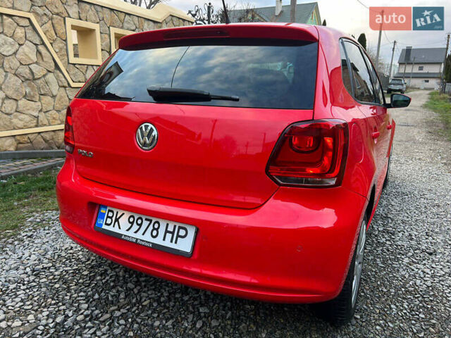 Красный Фольксваген Поло, объемом двигателя 1.2 л и пробегом 199 тыс. км за 5250 $, фото 54 на Automoto.ua