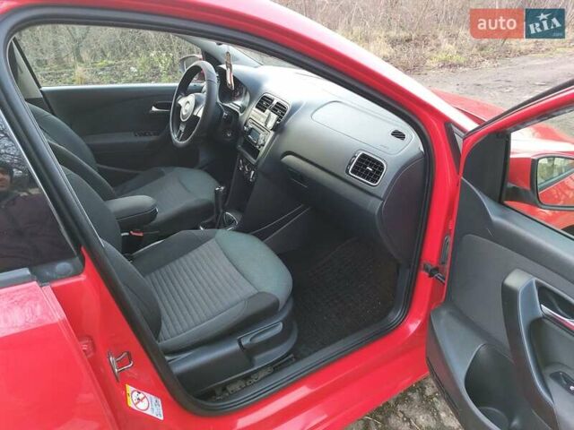 Червоний Фольксваген Поло, об'ємом двигуна 1.2 л та пробігом 200 тис. км за 5550 $, фото 43 на Automoto.ua