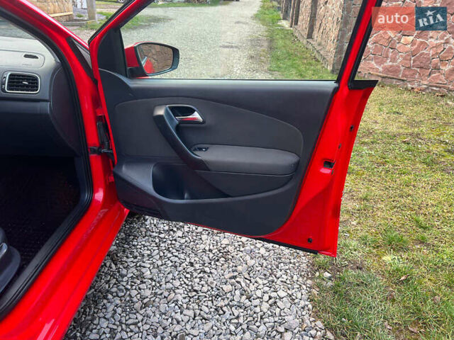 Красный Фольксваген Поло, объемом двигателя 1.2 л и пробегом 199 тыс. км за 5250 $, фото 18 на Automoto.ua