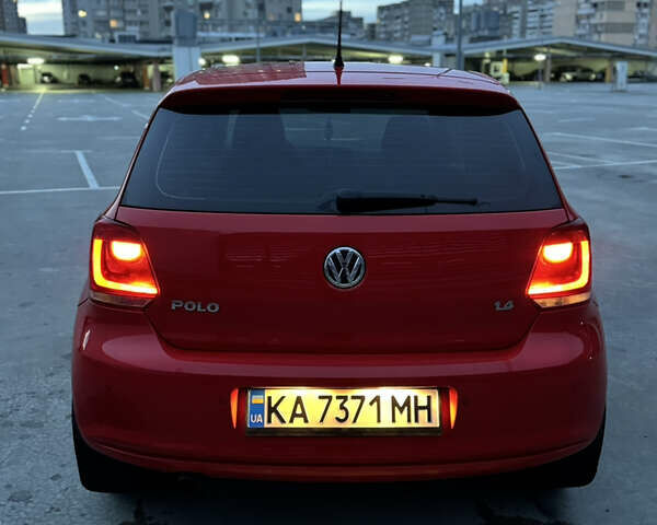 Червоний Фольксваген Поло, об'ємом двигуна 1.39 л та пробігом 112 тис. км за 6899 $, фото 9 на Automoto.ua